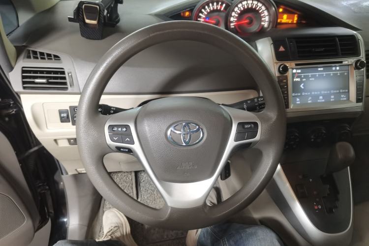 Used Toyota Verso 2014 Starlight 180E CVT Elite Edition Steering Wheel