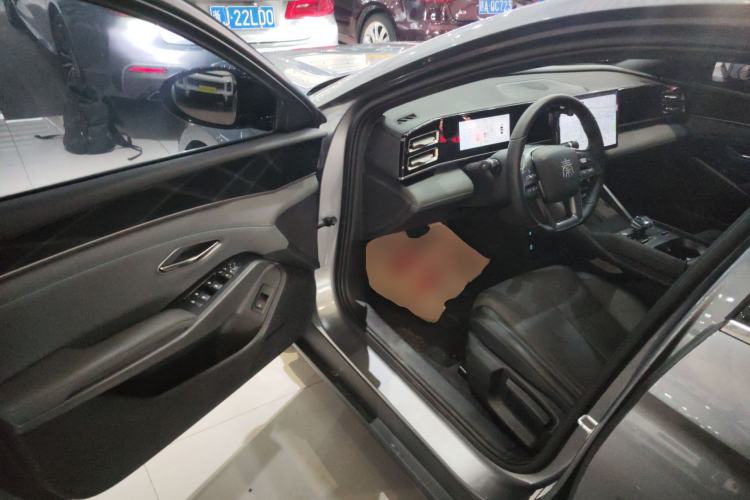 Used BYD Qin L 2025 DM-i Smart Drive 80KM Leading Model Driver Seat