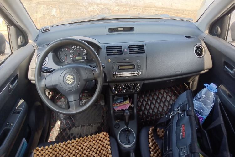 Used Suzuki Swift 2011 1.5L Automatic Fashion Edition Center Console