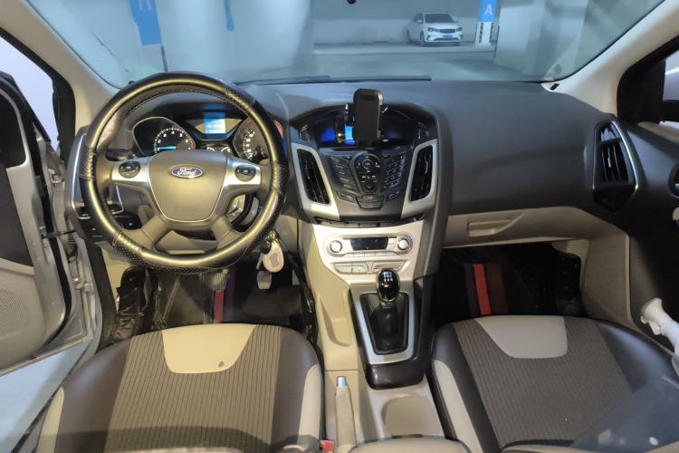 Used Ford Focus 2012 Sedan 1.6L Manual Fashion Edition
