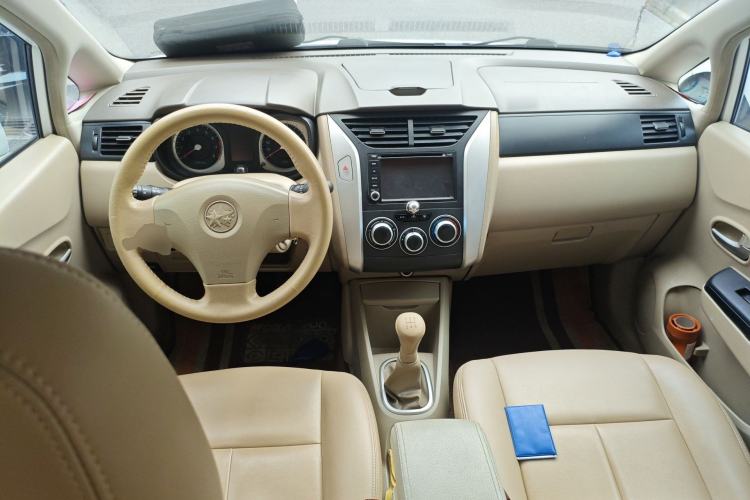 Used Venucia D50 2012 1.6L Manual Comfort Edition Center Console