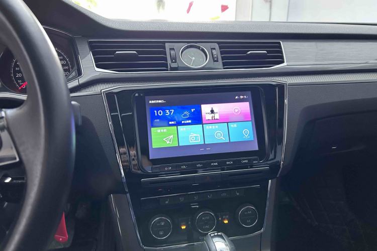 Used Volkswagen Passat 2016 330TSI DSG Luxury Edition Audio And AC Panel