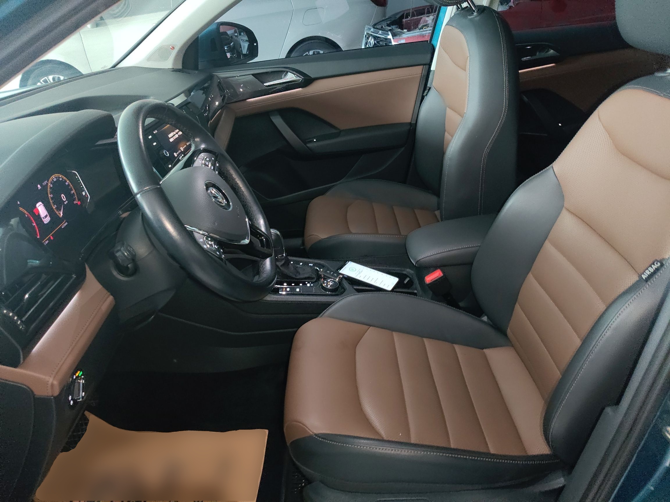 Переднее сиденье в автомобиле