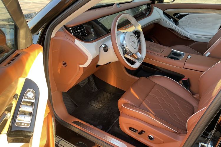 Used VOYAH FREE 2023 Four-Wheel Drive Extended-Range Model with Ultra-Long Range