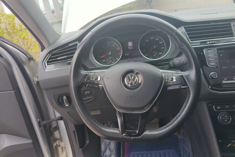 Used Volkswagen Tiguan L 2018 Facelift 330TSI Automatic Two-Wheel Drive Luxury Edition Steering Wheel