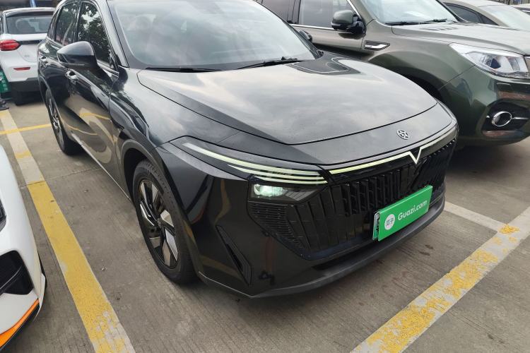 Used Venucia V DD-i 2023 110 km iE Version Front Right 45 Deg