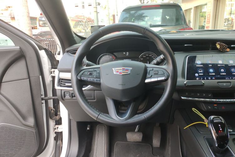 Used Cadillac XT4 2021 28T Two-Wheel Drive Luxury Version