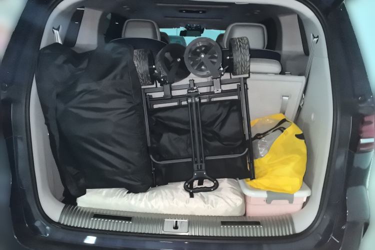 Used Roewe iMAX8 2022 400TGI Prestige Edition Trunk