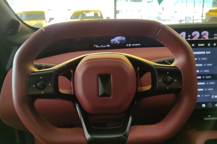 Used Avatr 12 2025 Updated Ultra All-Electric Four-Wheel Drive Steering Wheel