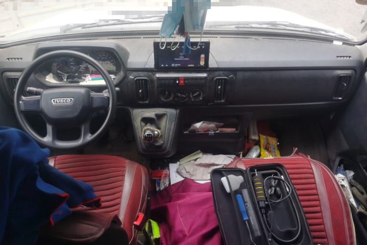 Used Iveco Daily 2023 2.5T A37M1 Long Wheelbase Mid-Roof Dual-Tire Side-Sliding Doors 5-9 Seats
