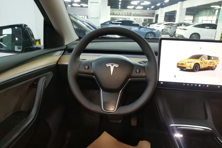 Used Tesla Model Y 2022 Long-Range All-Wheel-Drive Version Steering Wheel