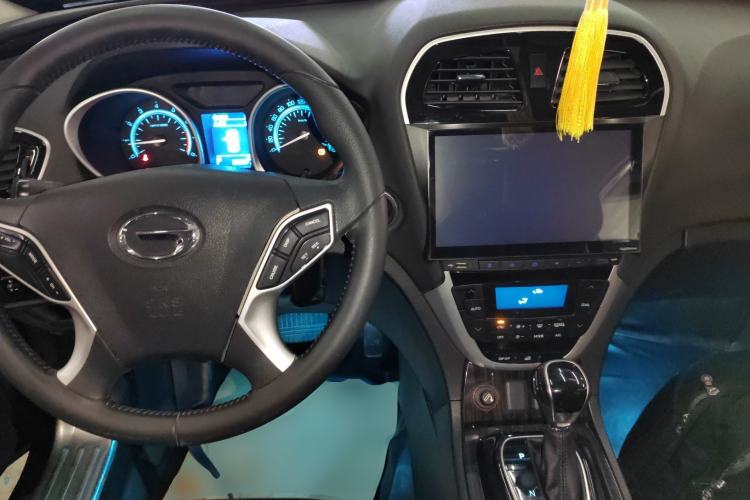 Used GAC Trumpchi GS5 Super 2015 1.8T Automatic Two-Wheel Drive Luxury Edition Center Console