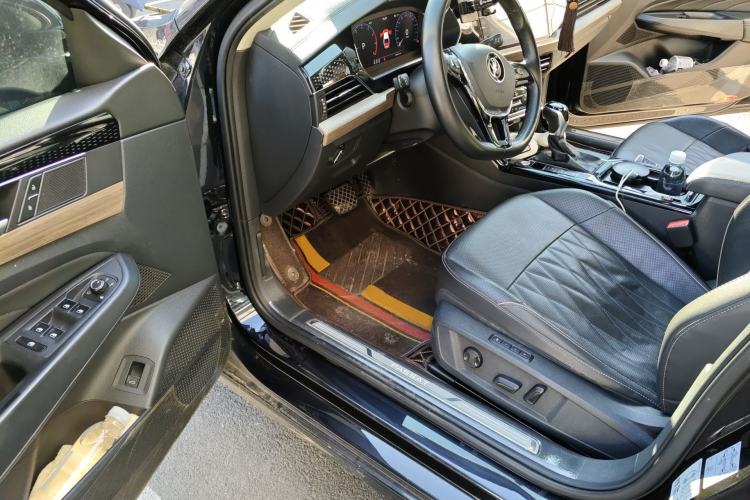 Used Volkswagen Passat 2020 Revised Version 330TSI Luxury Edition China VI Standard Driver Seat