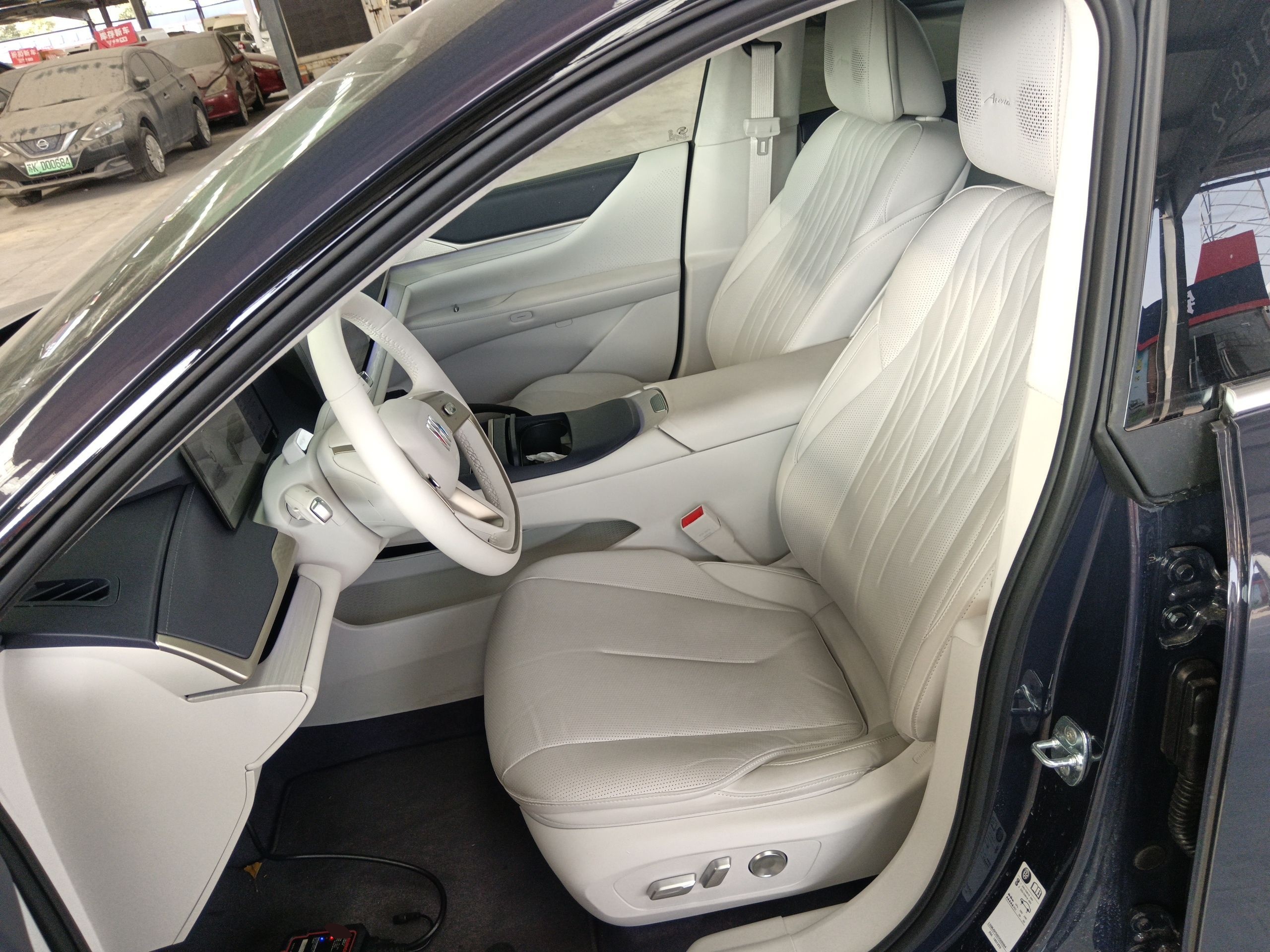 Переднее сиденье в автомобиле