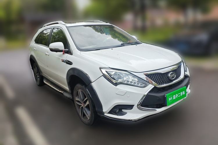 Used BYD Tang New Energy 2015 2.0T Four-Wheel-Drive Flagship Model Front Right 45 Deg