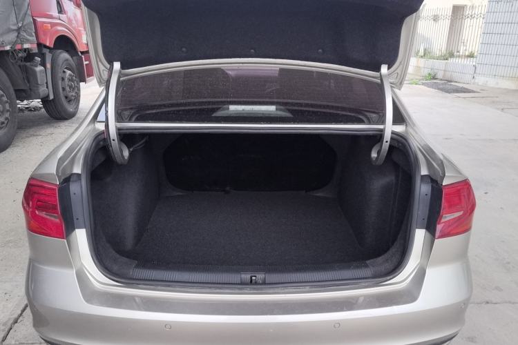 Used Volkswagen Bora 2016 1.6L Manual Fashion Edition Trunk