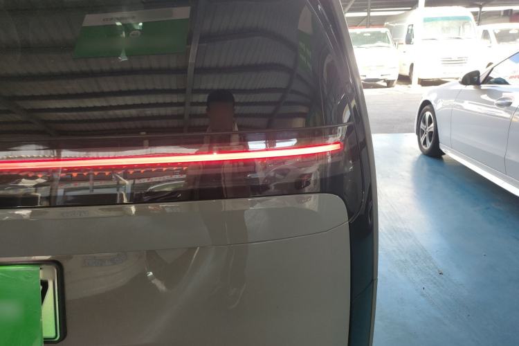 Used Li Auto MEGA 2024 Ultra Model
