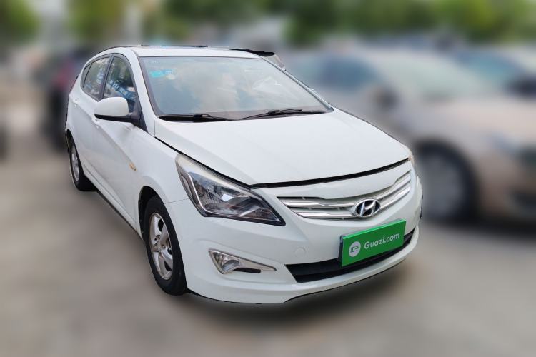 Used Hyundai Verna Ray 2014 1.4L Automatic GLX Front Right 45 Deg