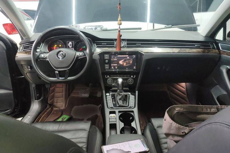 Used Volkswagen Magotan 2019 330TSI DSG Luxury Version China VI Standard Center Console