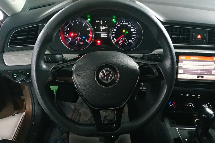 Used Volkswagen Lamando 2015 230TSI DSG Fashion Edition
