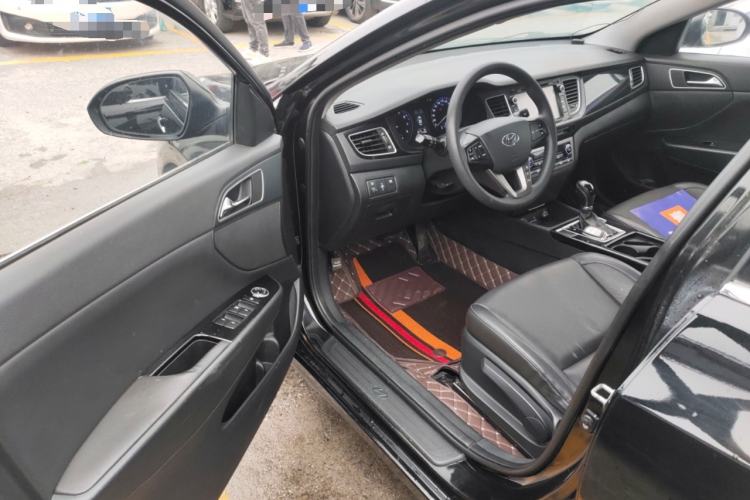 Used Hyundai Mistra 2014 1.8L Automatic Smart GLS Driver Seat