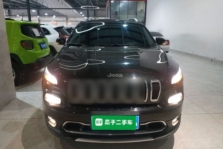 Used Jeep Cherokee 2017 2.0L Superior Edition
