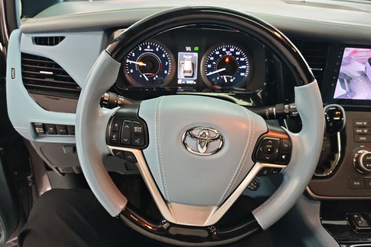 Used Toyota SIENNA 2019 3.5L Four-Wheel Drive XLE 7 Seats U.S. Specification