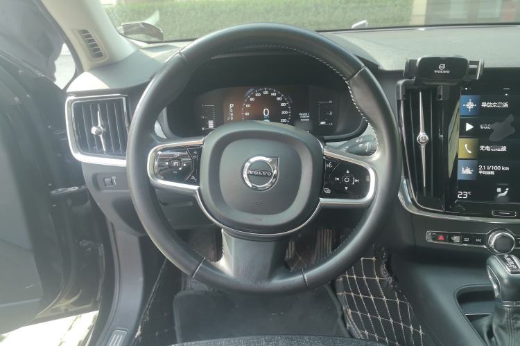 Used Volvo S90 2020 T4 SmartDrive Luxury Edition Steering Wheel