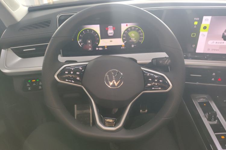 Used Volkswagen Tavendor 2024 380TSI All-Wheel-Drive R-Line Cruise Premium Edition Steering Wheel