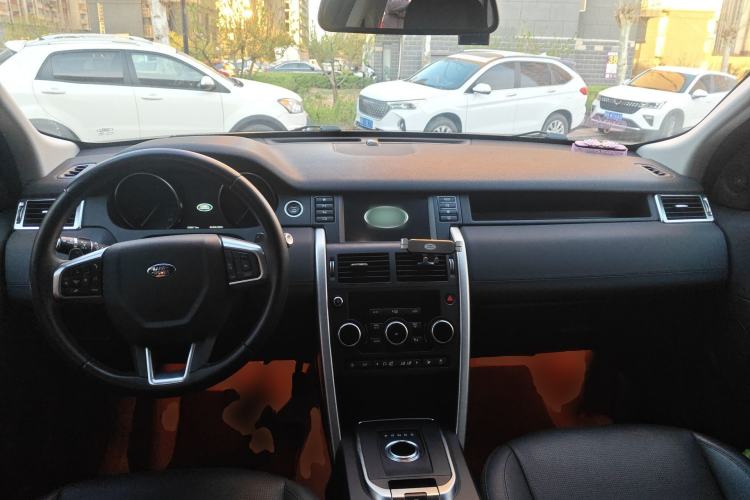 Used Land Rover Discovery Sport 2019 240 PS SE Version China VI Standard Center Console