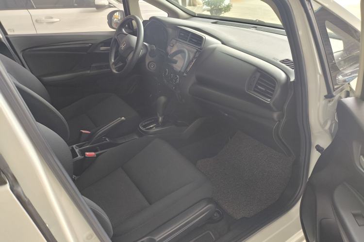 Used Honda Fit 2018 1.5L CVT Comfort Version Interior 8