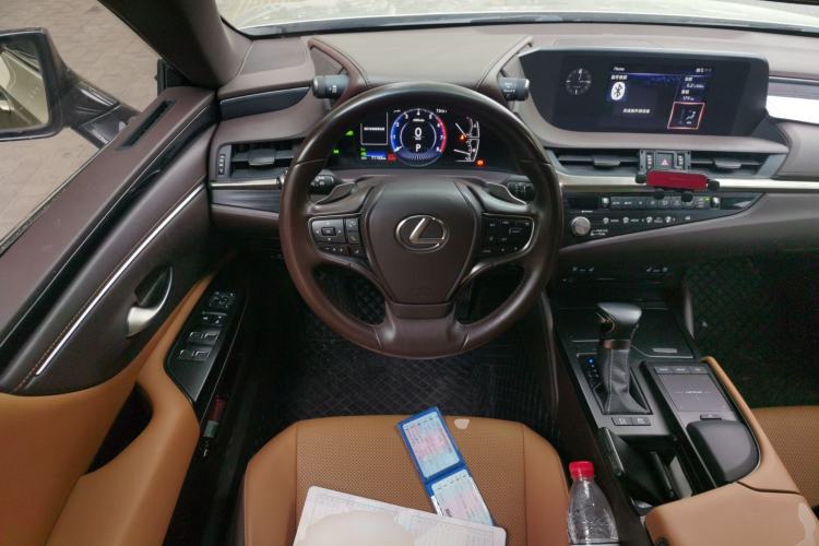 Used Lexus ES 2020 300h Deluxe Edition Steering Wheel