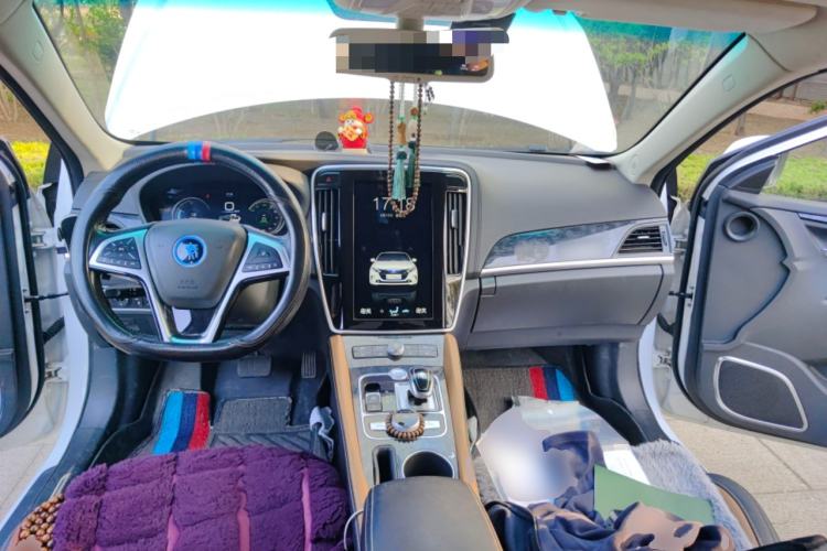 Used BYD Qin New Energy 2017 Qin EV300 Luxury Edition Center Console