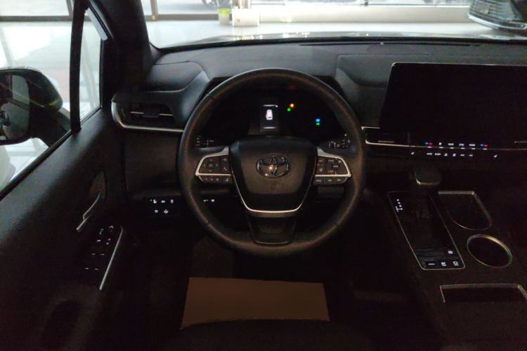 Used Toyota Sienna 2026 Model 2.5L Dual-Engine Four-Wheel-Drive Luxury Edition
