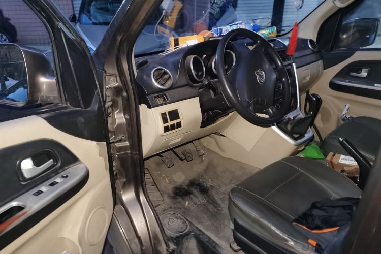 Used CHANGAN KAICHENG Ruixing M70 2017 1.5L Comfort Edition 6-Seater Liftback Door DAM15DL