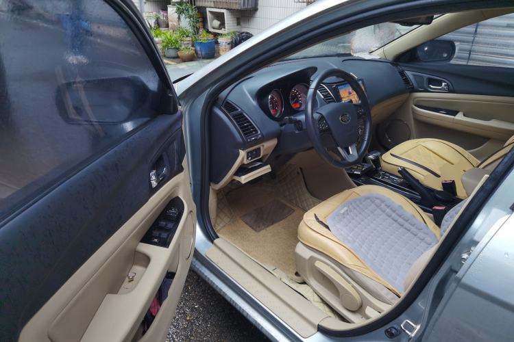 Used Bestune B50 2013 1.6L automatic luxury version Driver Seat