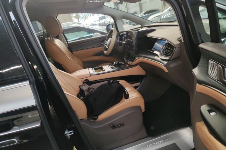 Used Denza D9 2022 DM-i 970 Four-Wheel Drive Prestige Model