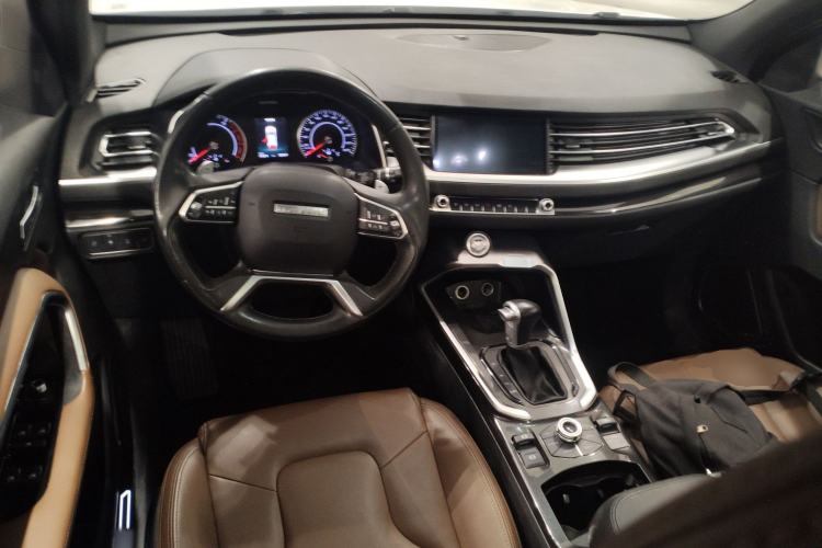 Used Haval H6 2017 Blue Label 1.5T Automatic Two-Wheel Drive ZhiShang Model Center Console