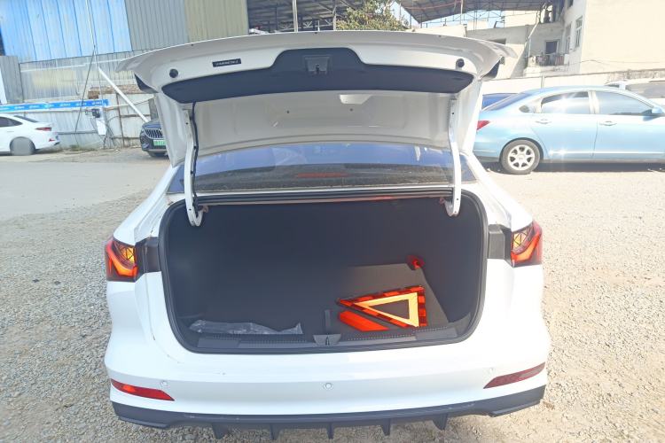 Used Roewe i5 2026 Model 1.5L CVT Luxury Version
