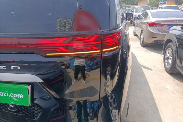 Used Denza D9 2024 DM-i 980 Four-Wheel Drive Prestige Model Right Rear Taillight