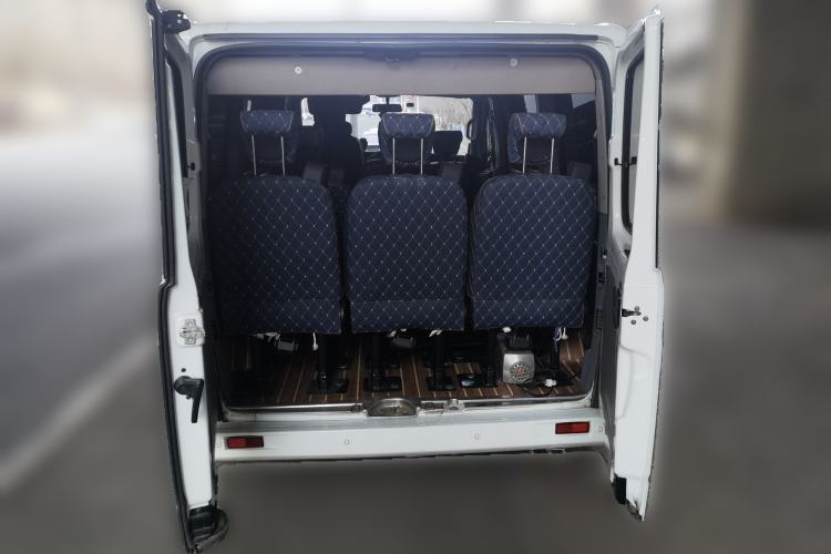 Used SAIC MAXUS Xintu V80 2021 2.0T PLUS Manual City Edition Short Wheelbase Ultra-Low Roof—7/8/9-Seater Trunk