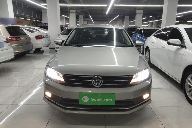 Used Volkswagen Sagitar 2015 1.6L Automatic Comfort Model
