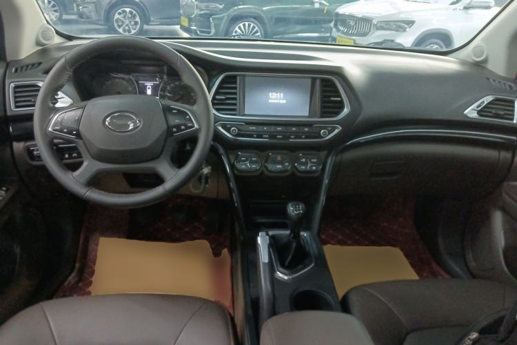 Used GAC Trumpchi GS4 2017 235T Manual Two-Wheel Drive Luxury Edition Center Console