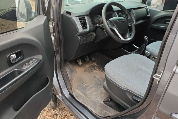 Used Jinbei Gold Hiace 2023 1.5L Passenger Vehicle Engineering Lion 5/6/7 Seater
