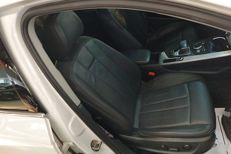 Used Audi A4L 2019 40 TFSI Fashion Version China V