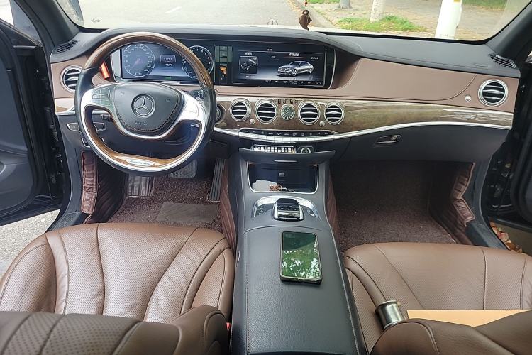 Used Mercedes-Benz S-Class 2014 S 400 L HYBRID Center Console