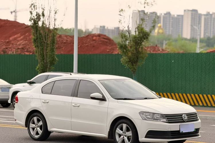 Used Volkswagen Lavida 2017 1.6L Automatic Fashion Edition Exterior 3