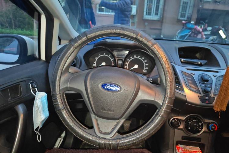 Used Ford Fiesta 2013 Sedan 1.5L Manual Fashion Edition Steering Wheel