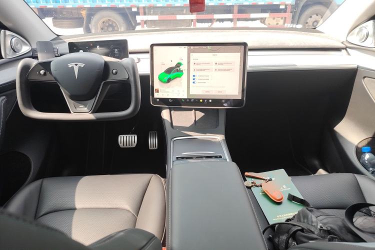 Used Tesla Model Y 2023 High-Performance All-Wheel-Drive Version
