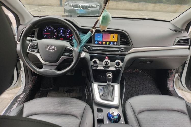 Used Hyundai Elantra (6th Generation / Lingdong) 2019 1.5L CVT ZhiXuan – Elite Version Center Console